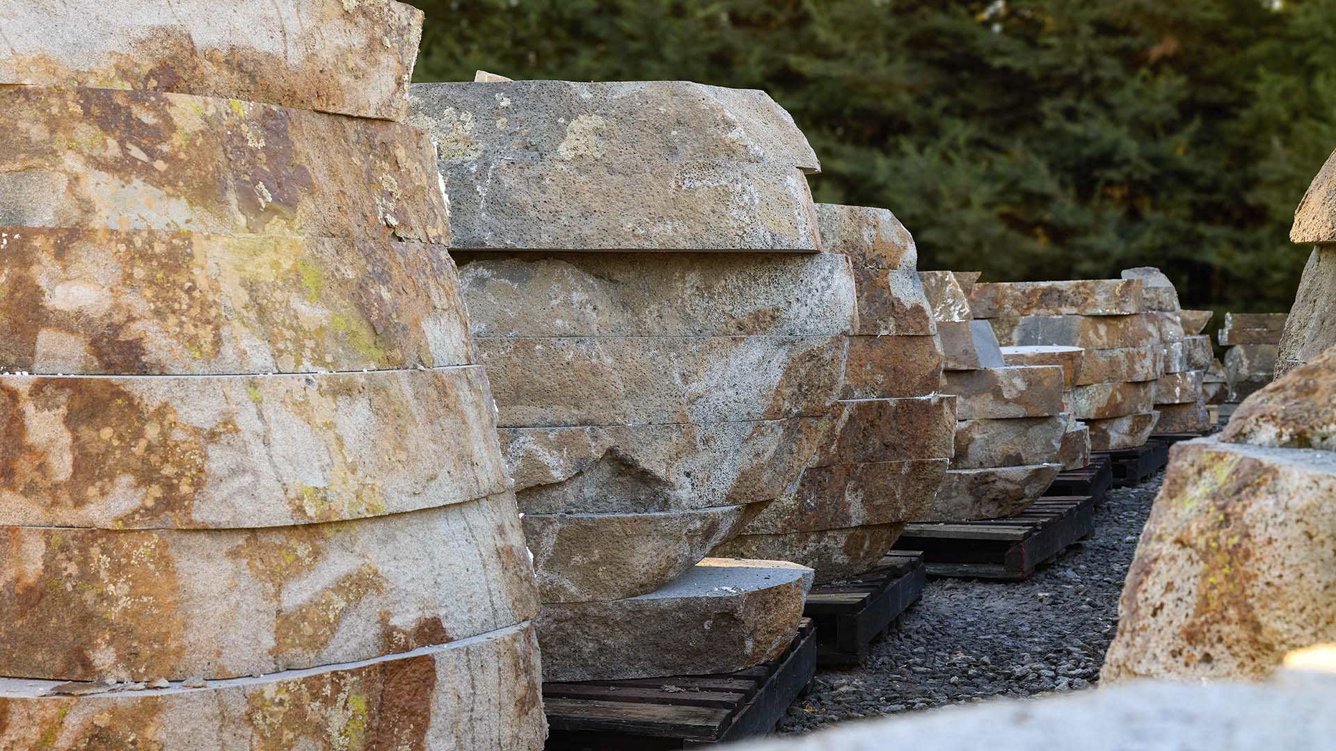 Raw Edge Rock Pallet